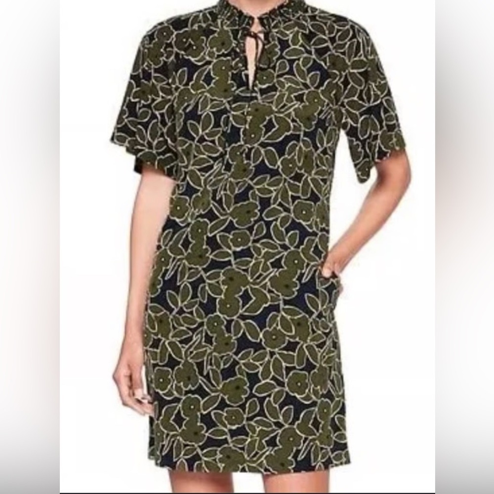 Banana Republic Green Floral Dress Size 2 Short Sleeve Smocked Neckline